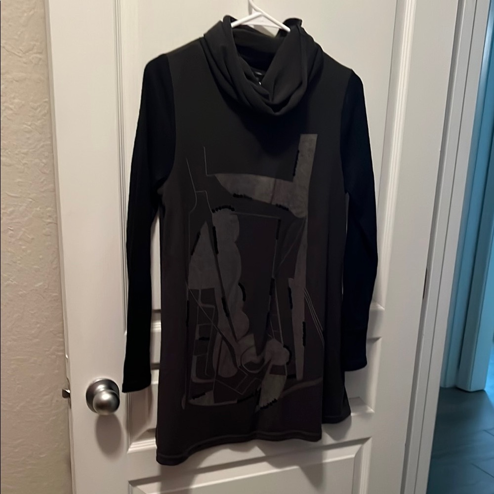 Black and Gray Graphic Long Sleeve Tunic